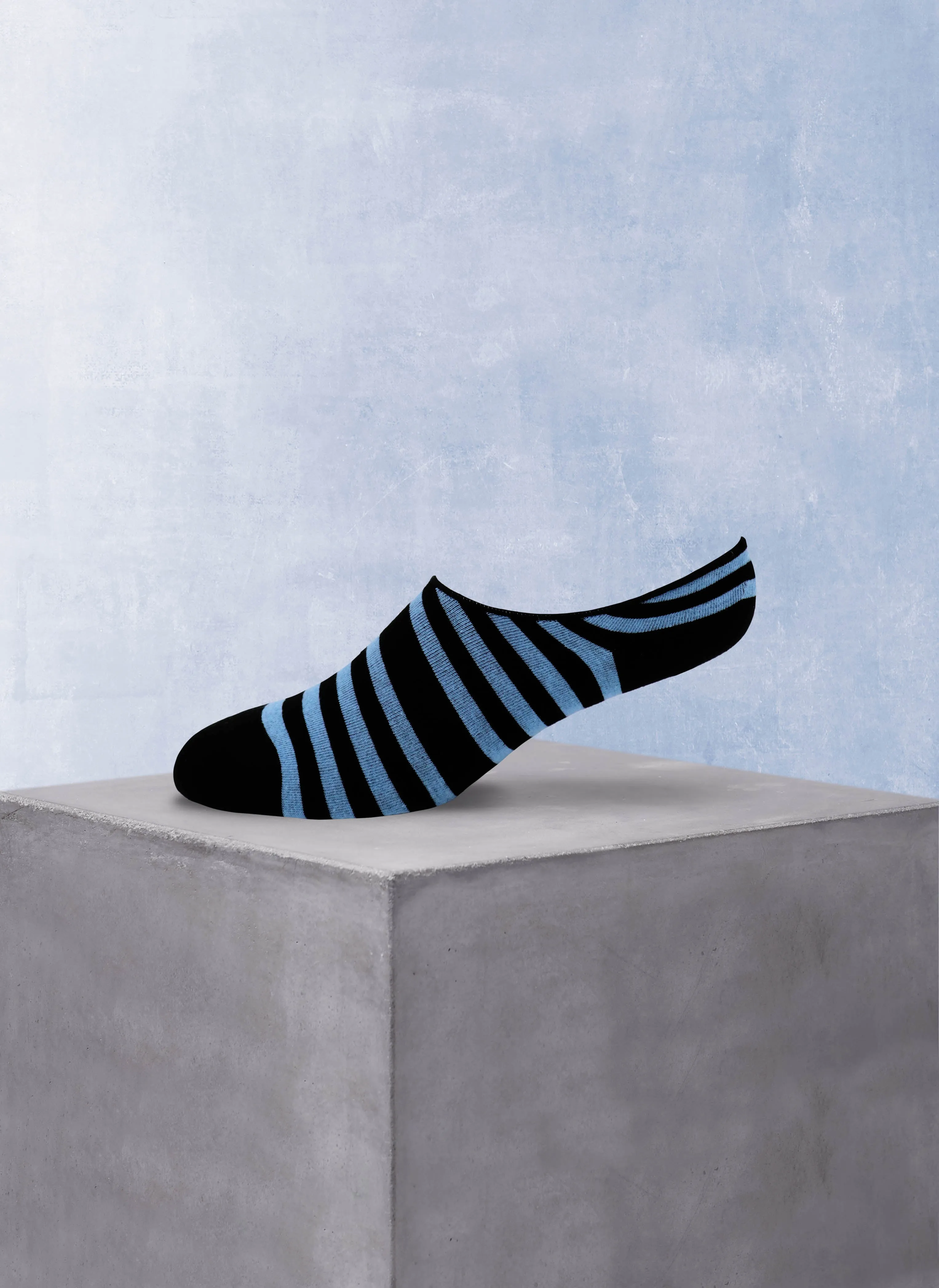 Men's Invisible No Show Socks in Solid Black and Blue Stripe (2-Pack)