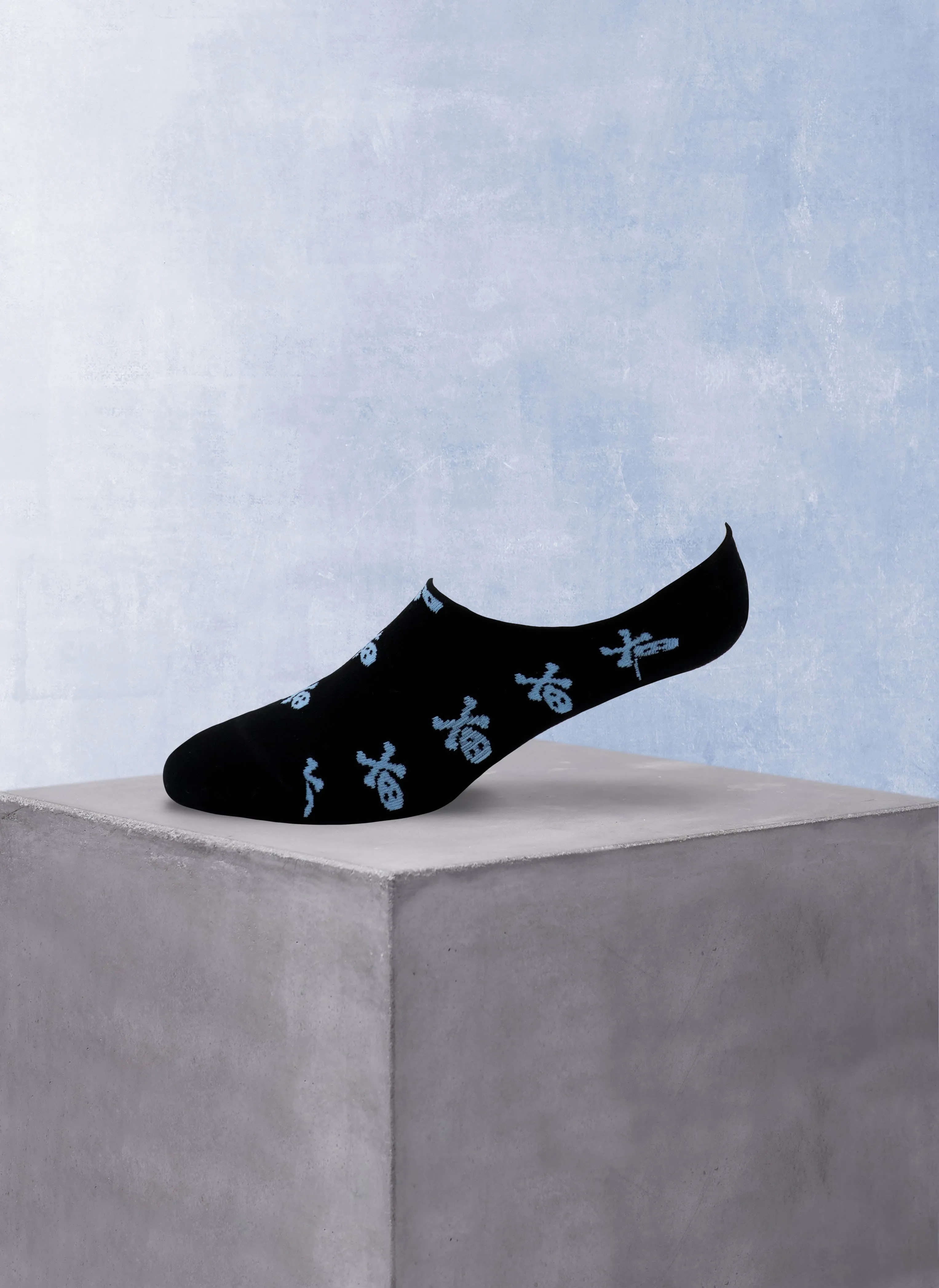 Men's No Show Sock in Solid Black and Light Blue Skulls (2-Pack)