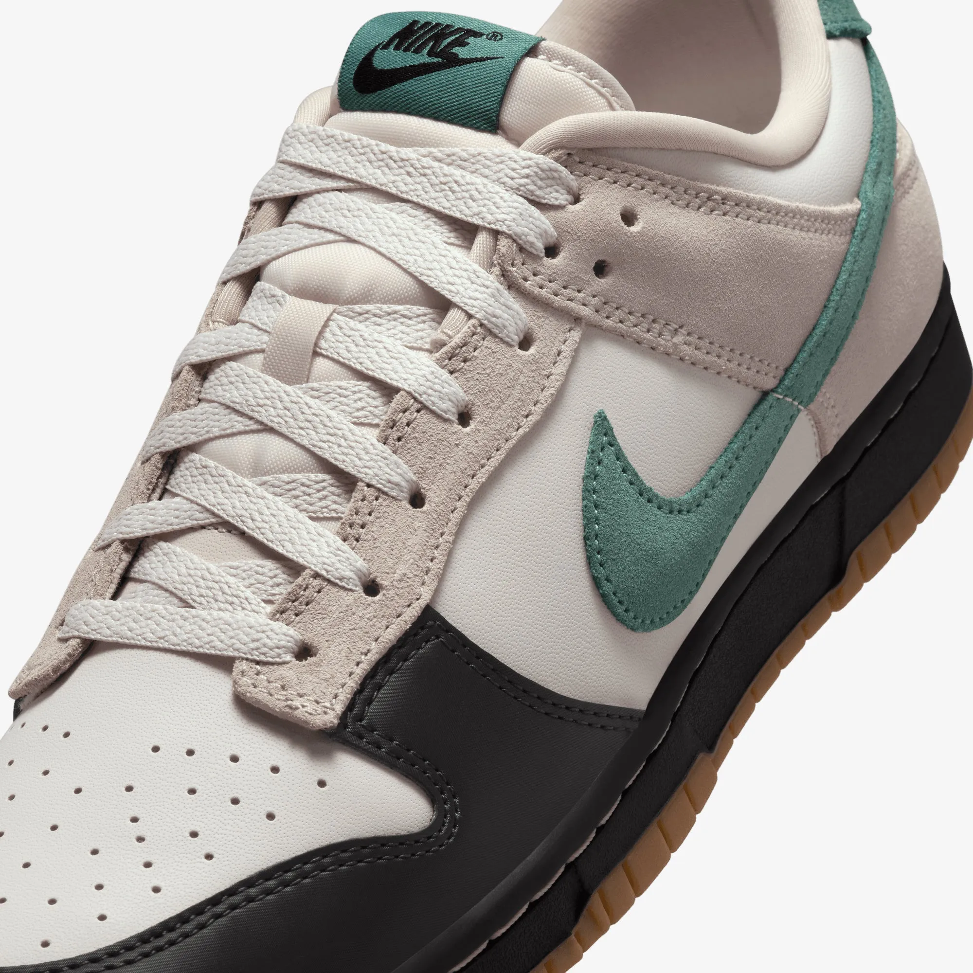 NIKE | DUNK LOW { LT OREWOOD BRN/BICOASTAL-CREAM II-BLACK