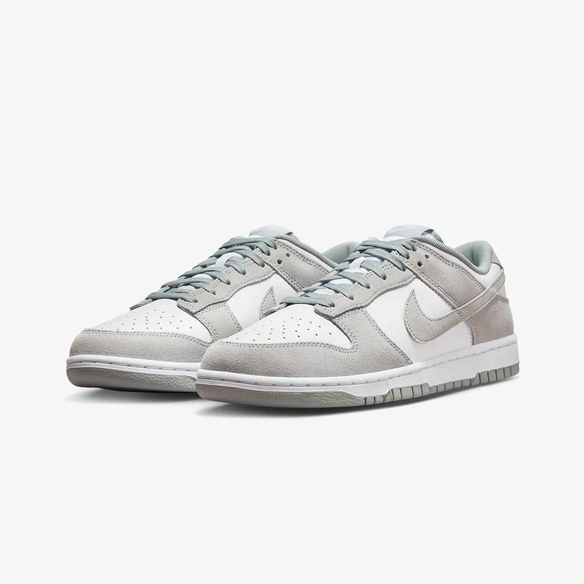 NIKE | DUNK LOW RETRO { WHITE/LIGHT PUMICE