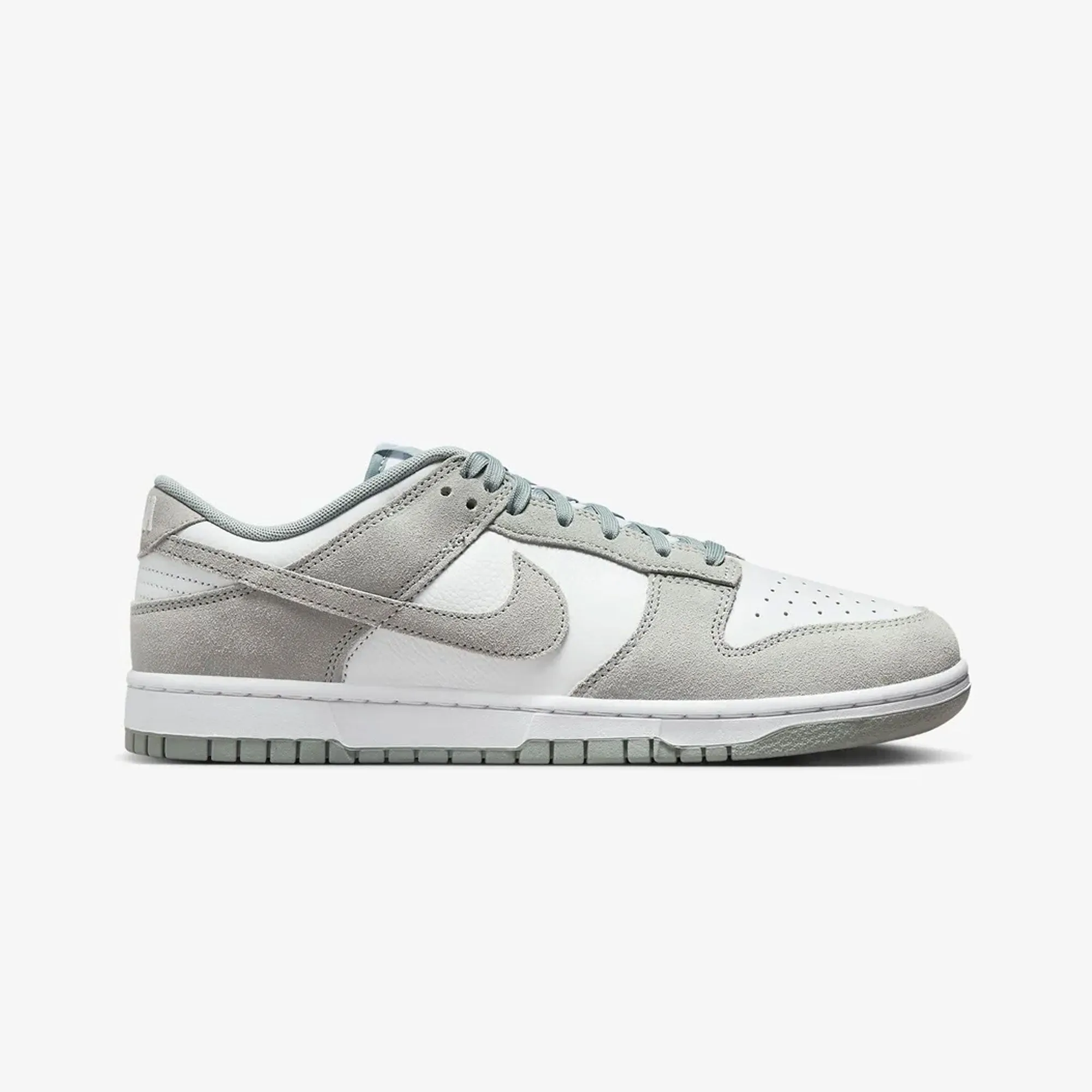 NIKE | DUNK LOW RETRO { WHITE/LIGHT PUMICE