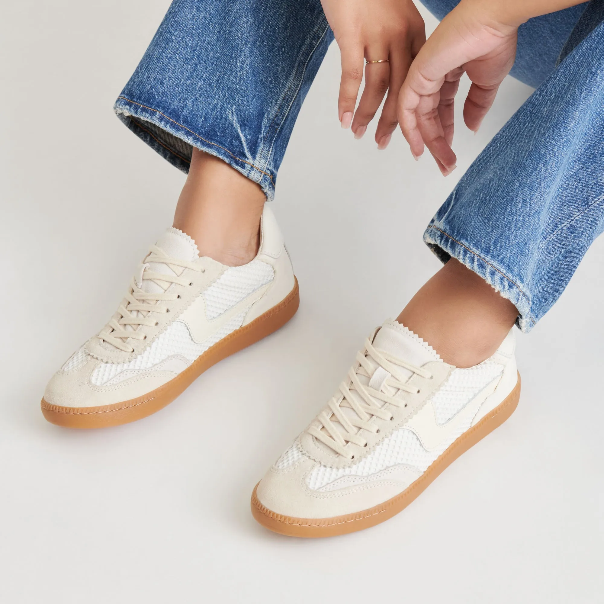 NOTICE MESH SNEAKERS WHITE WOVEN MESH