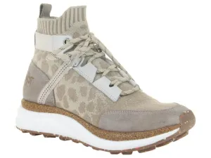 OTBT: Hybrid in KHAKI Sneakers