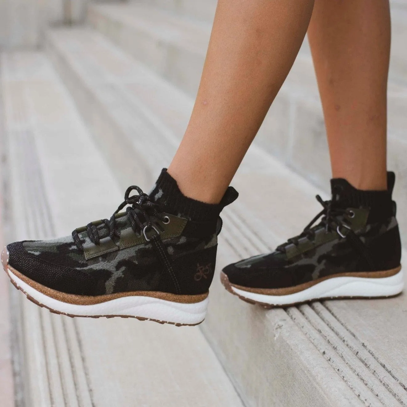 OTBT: Hybrid in PINE Sneakers SALE