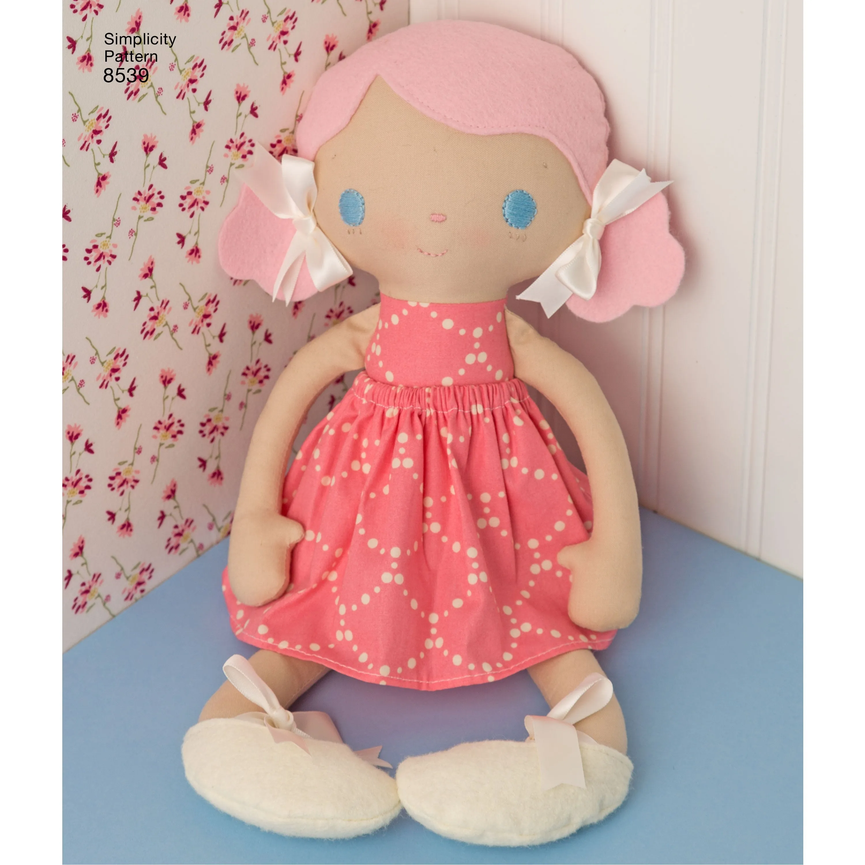 Simplicity Pattern 8539 15" Stuffed Dolls and Clothes