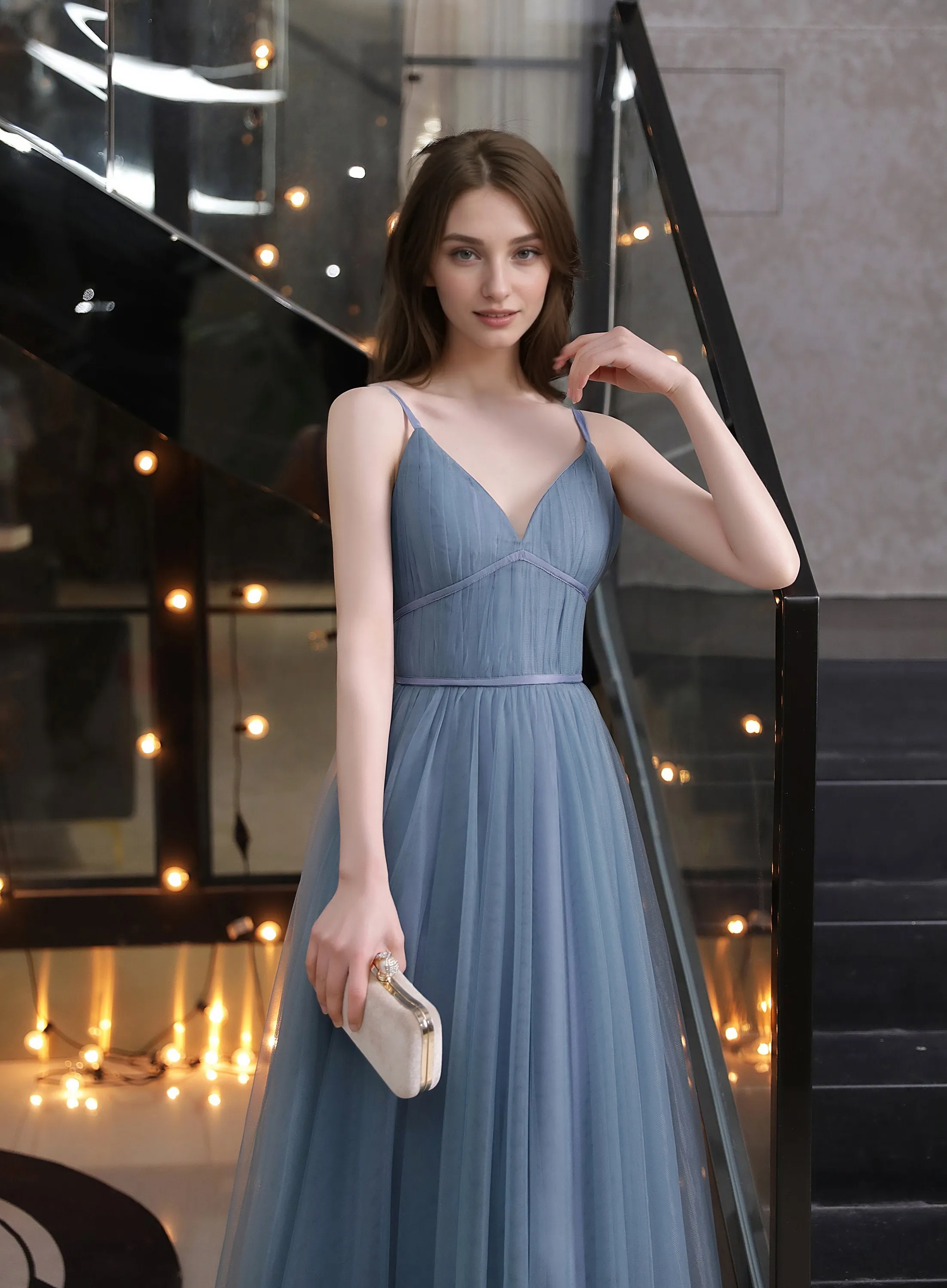 Spaghetti-straps V-neck crisscross back A-line tulle prom dress