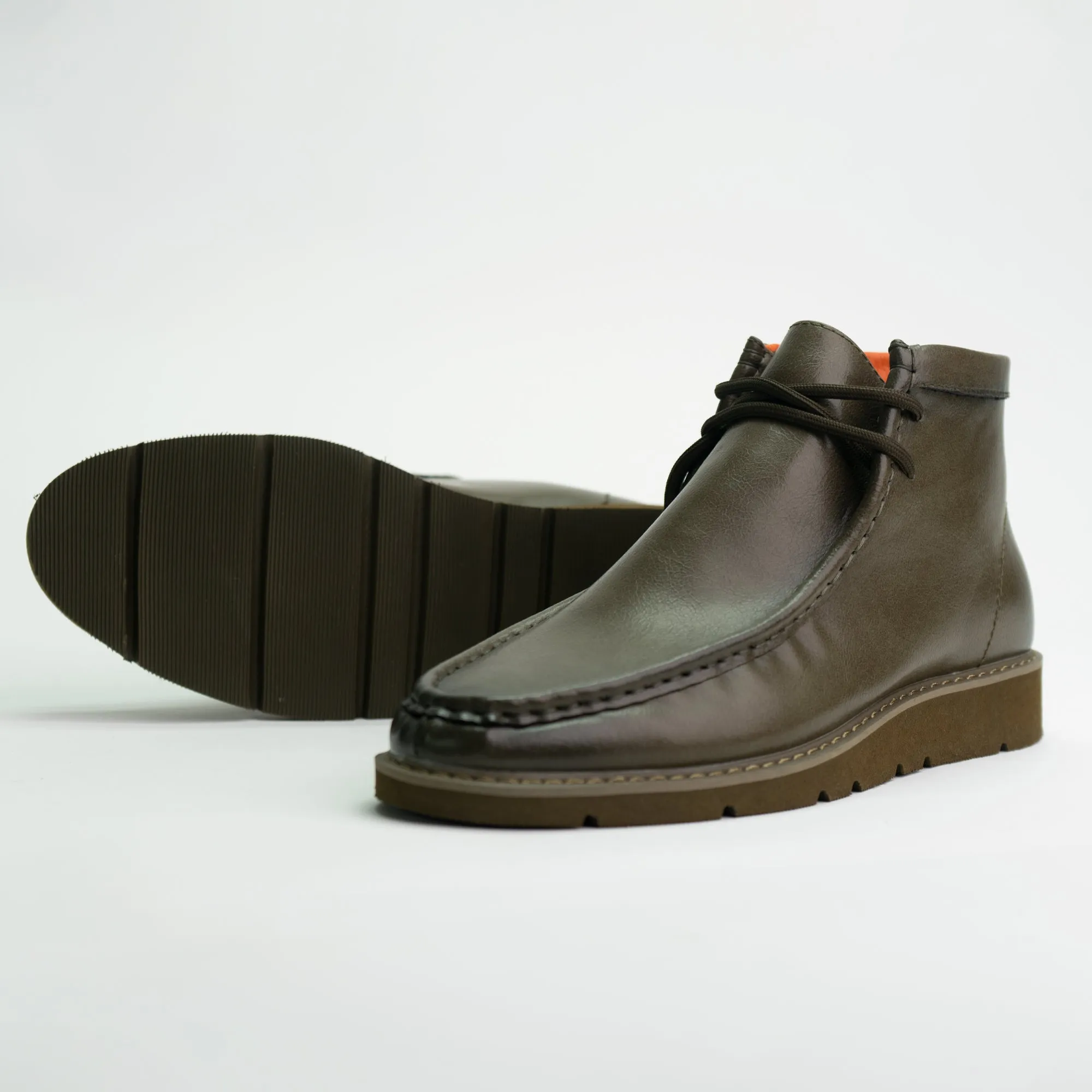 The Mojave L TAYNO Leather Moc Dessert Chukka Sneaker