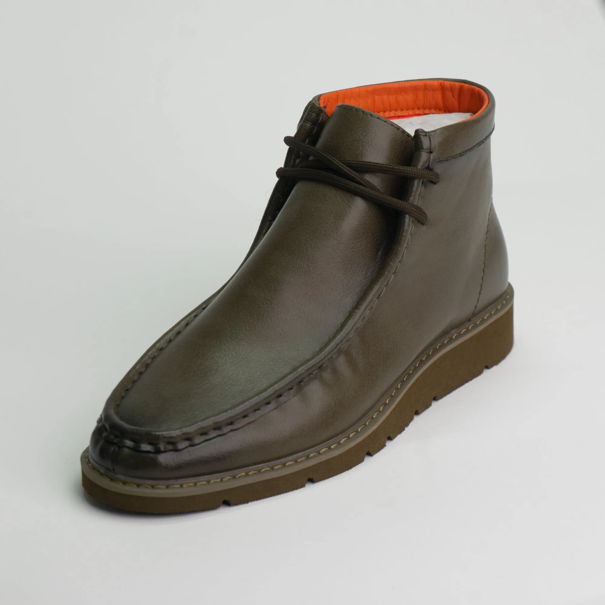 The Mojave L TAYNO Leather Moc Dessert Chukka Sneaker