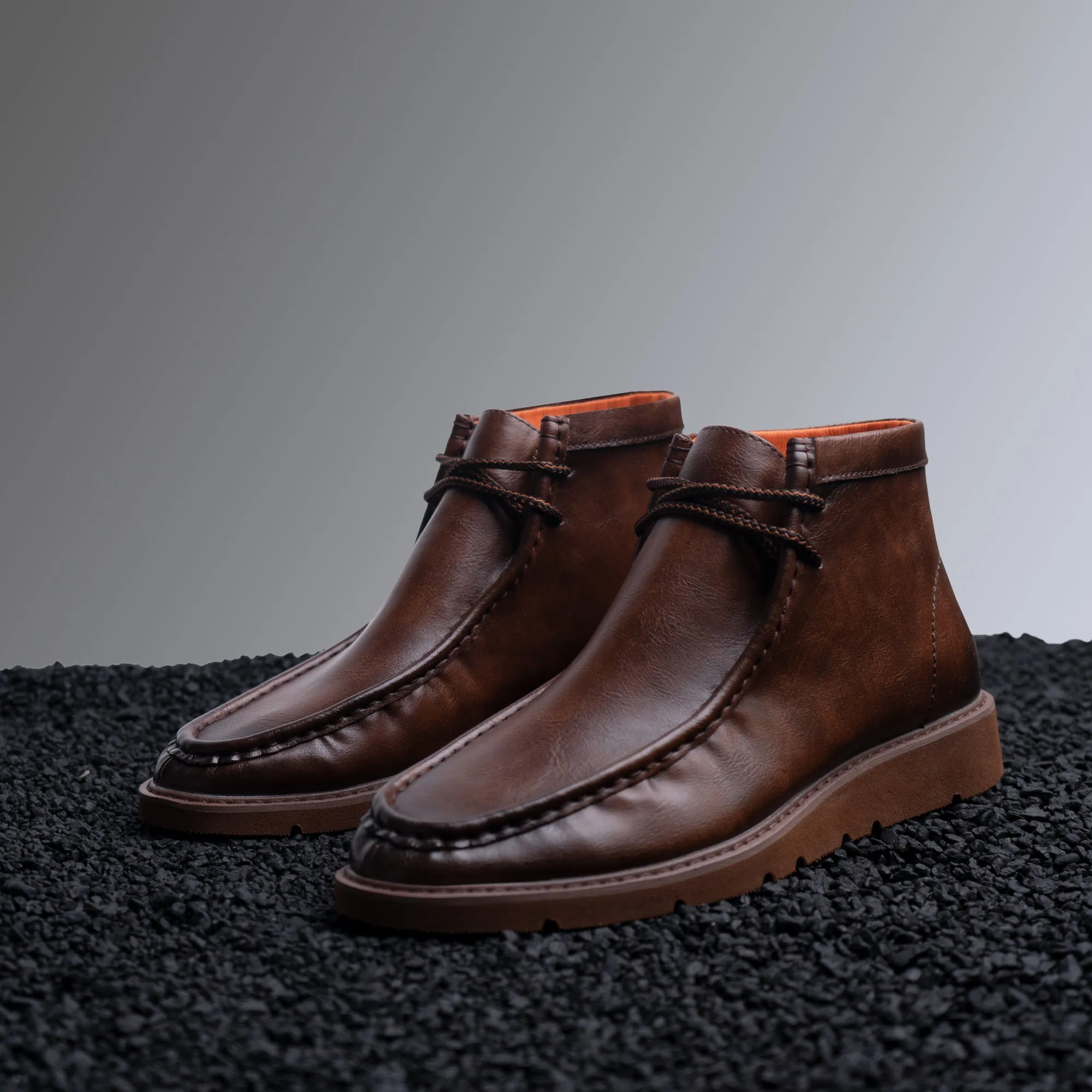 The Mojave L TAYNO Leather Moc Dessert Chukka Sneaker