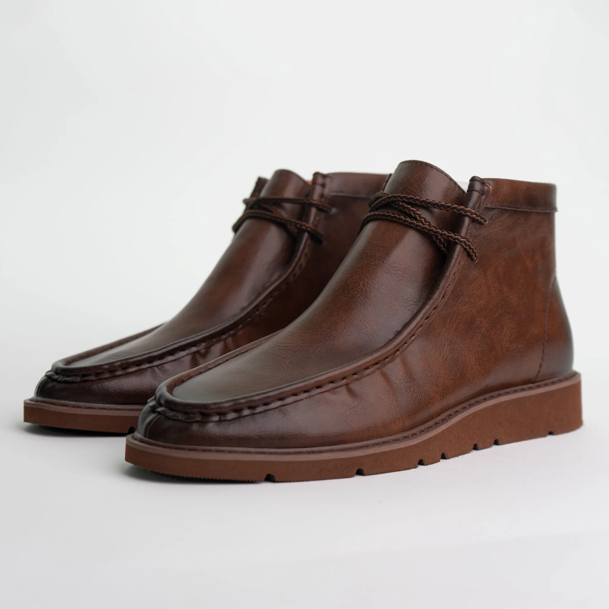 The Mojave L TAYNO Leather Moc Dessert Chukka Sneaker