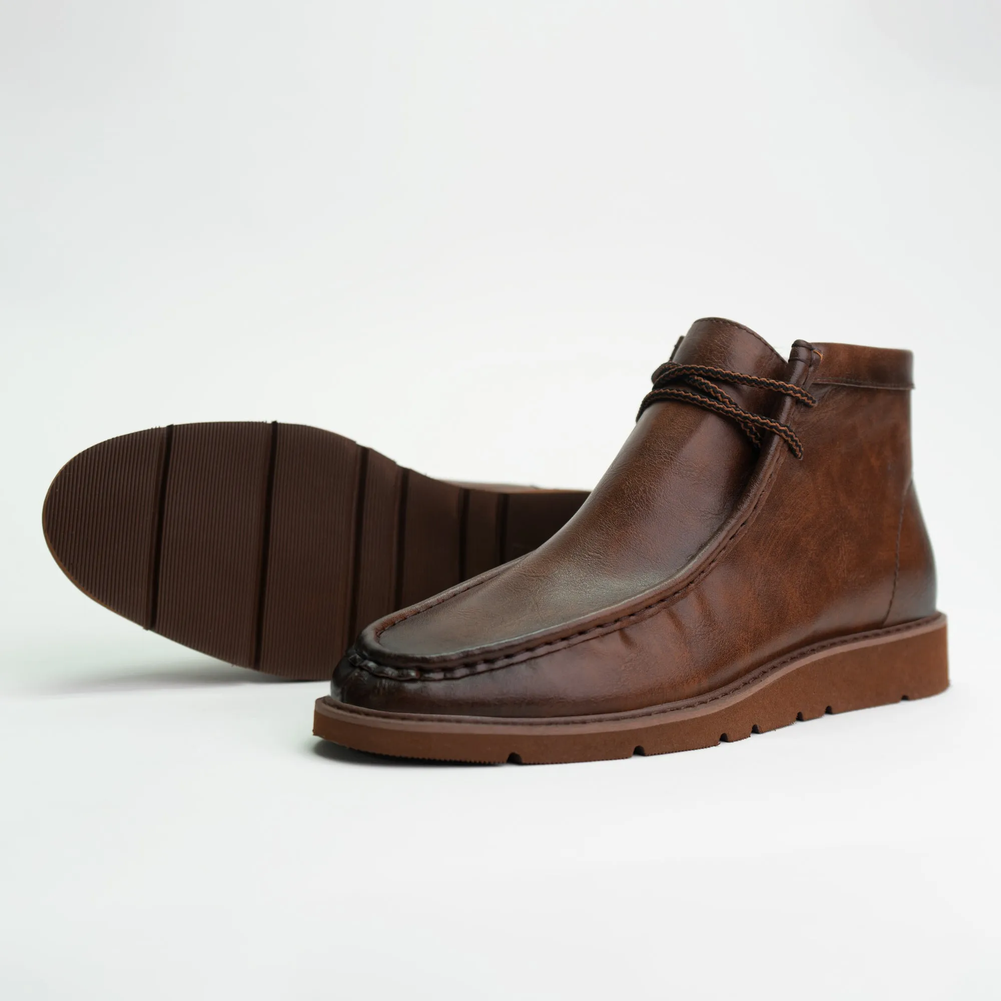 The Mojave L TAYNO Leather Moc Dessert Chukka Sneaker