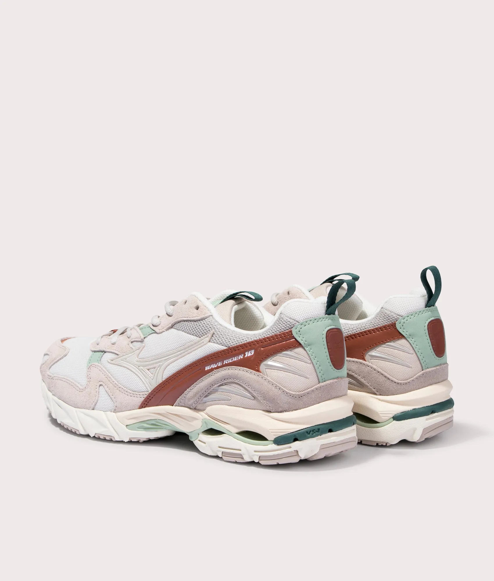 Wave Rider 10 Sneaker